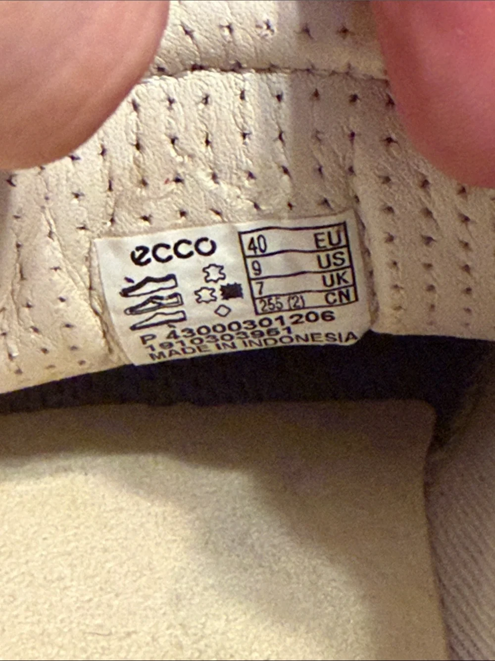 Ecco Women’s Coral Pink Leather Lace-Up Sneakers, Size 9 extra width